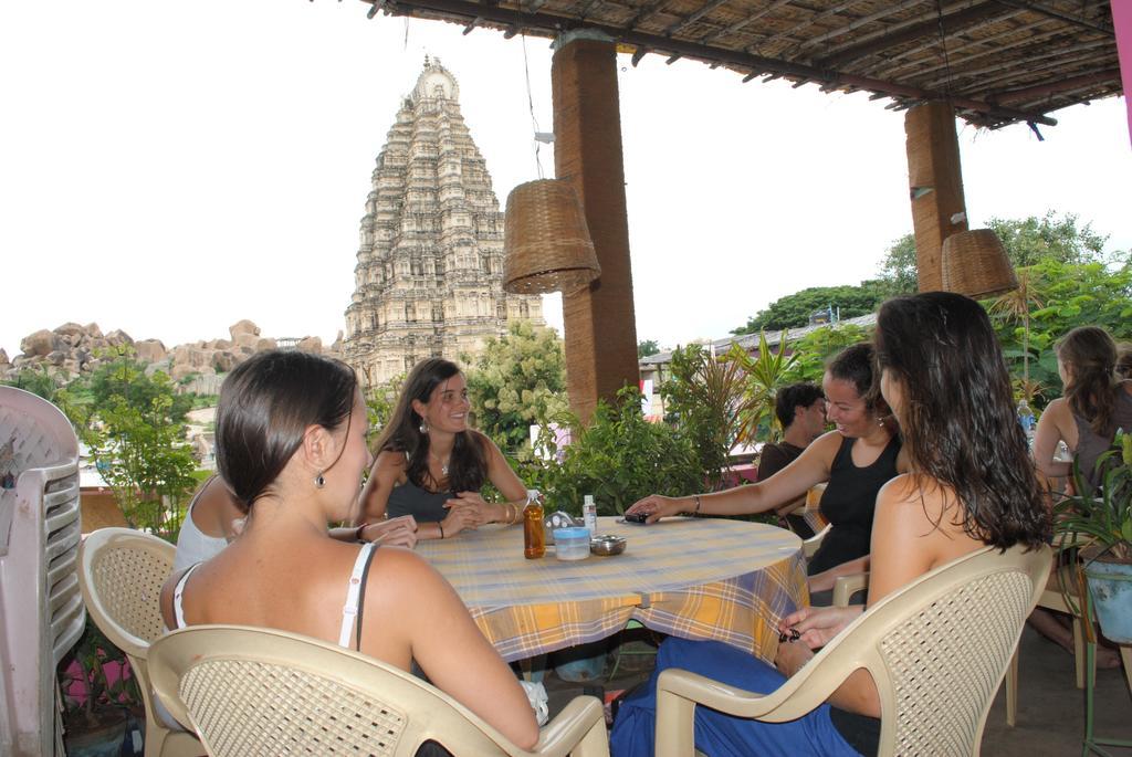 Gopi Guest House Hampi Extérieur photo