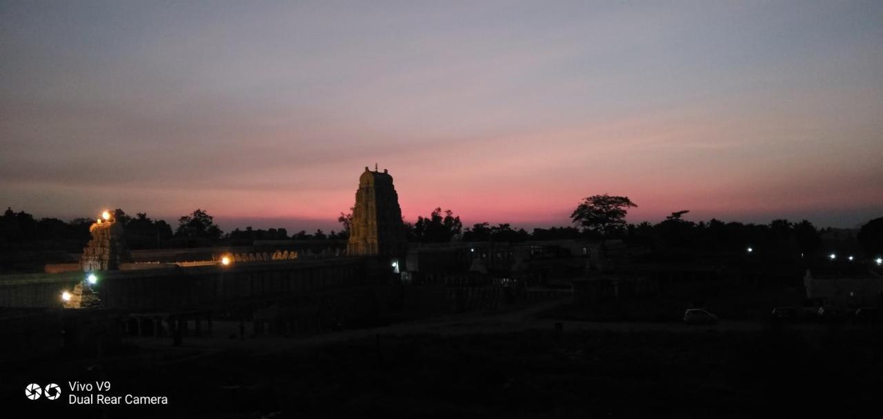Gopi Guest House Hampi Extérieur photo
